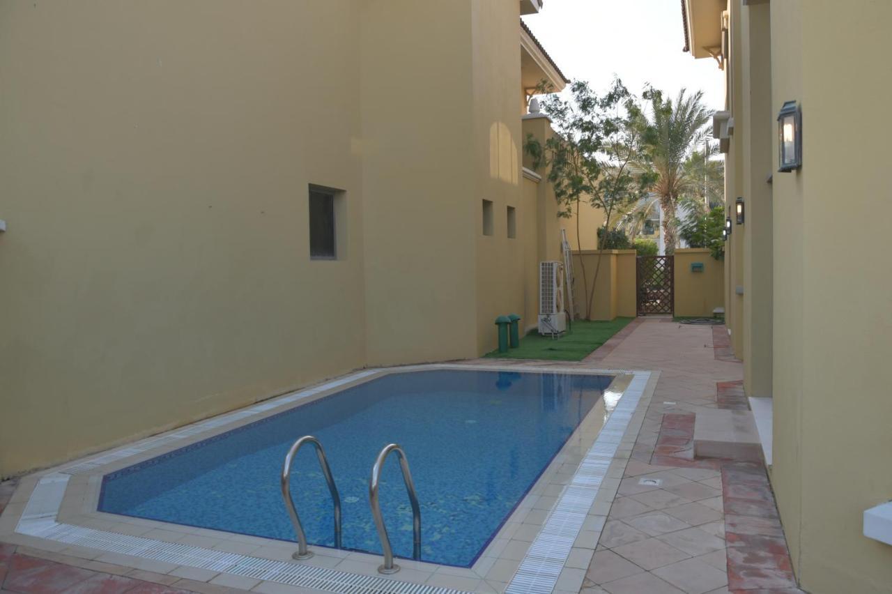 Chic 4Br Villa With Assistant Room And Private Pool On Palm Jumeirah By Deluxe Holiday Homesドバイ エクステリア 写真