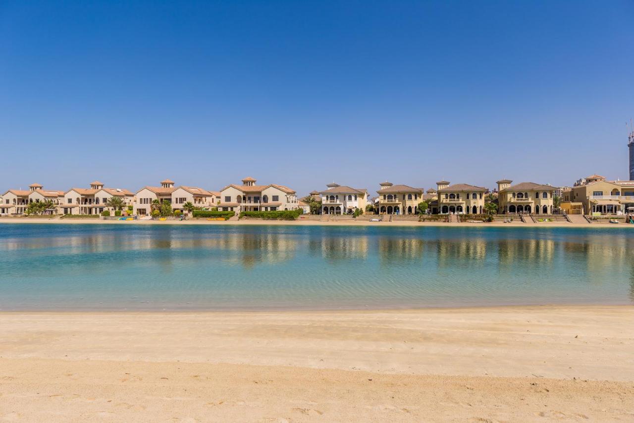 Chic 4Br Villa With Assistant Room And Private Pool On Palm Jumeirah By Deluxe Holiday Homesドバイ エクステリア 写真