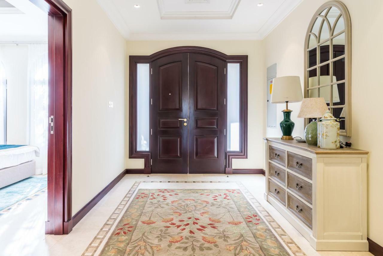 Chic 4Br Villa With Assistant Room And Private Pool On Palm Jumeirah By Deluxe Holiday Homesドバイ エクステリア 写真