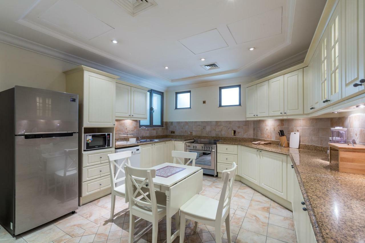 Chic 4Br Villa With Assistant Room And Private Pool On Palm Jumeirah By Deluxe Holiday Homesドバイ エクステリア 写真