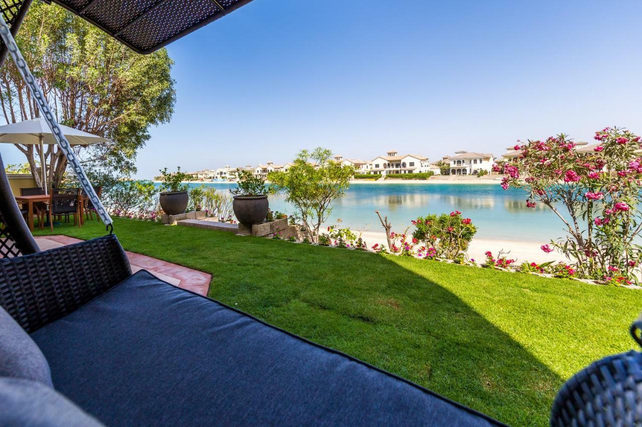 Chic 4Br Villa With Assistant Room And Private Pool On Palm Jumeirah By Deluxe Holiday Homesドバイ エクステリア 写真