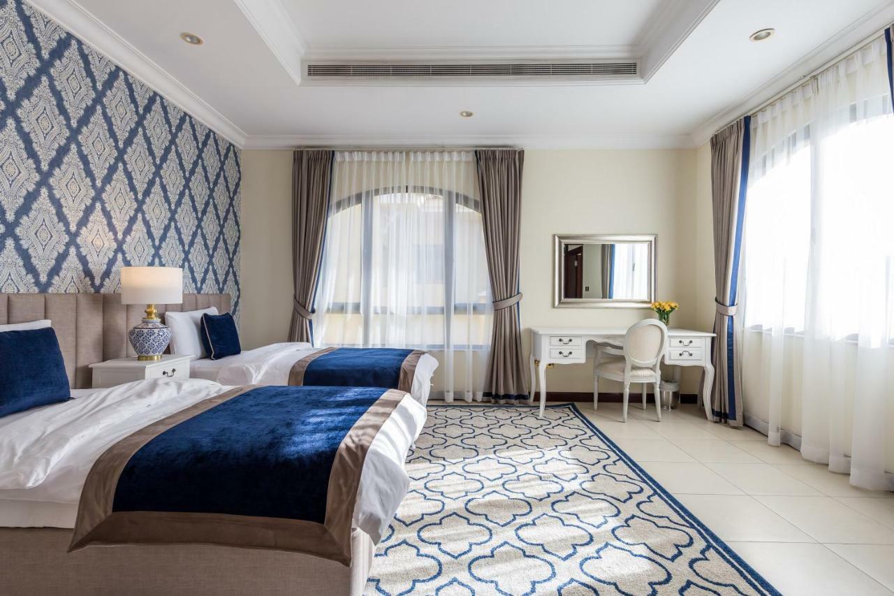 Chic 4Br Villa With Assistant Room And Private Pool On Palm Jumeirah By Deluxe Holiday Homesドバイ エクステリア 写真