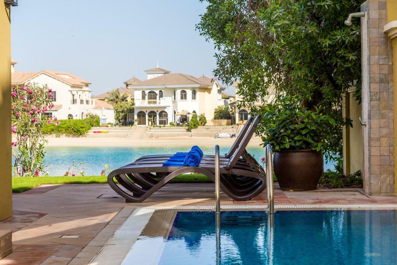Chic 4Br Villa With Assistant Room And Private Pool On Palm Jumeirah By Deluxe Holiday Homesドバイ エクステリア 写真