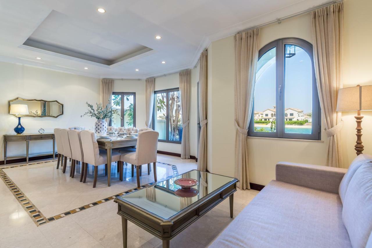Chic 4Br Villa With Assistant Room And Private Pool On Palm Jumeirah By Deluxe Holiday Homesドバイ エクステリア 写真
