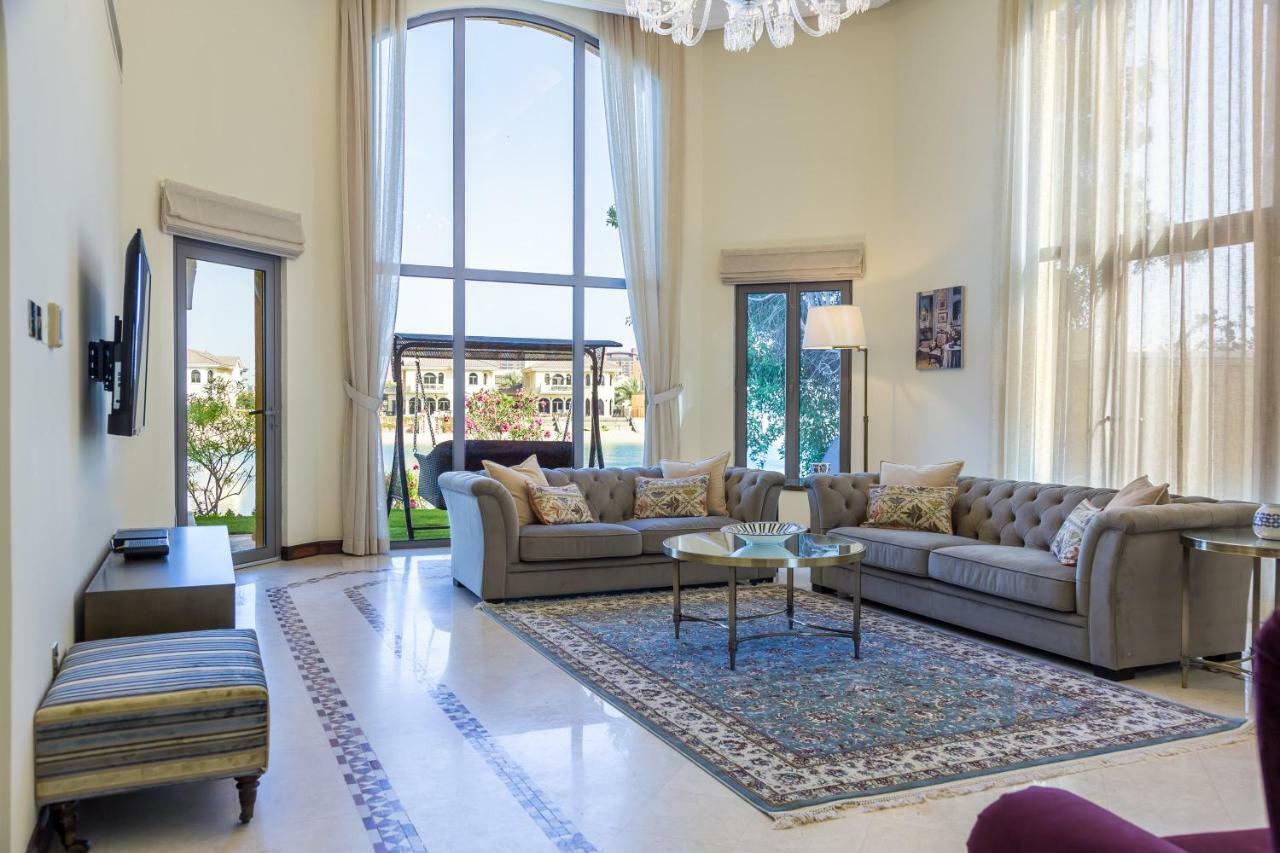 Chic 4Br Villa With Assistant Room And Private Pool On Palm Jumeirah By Deluxe Holiday Homesドバイ エクステリア 写真